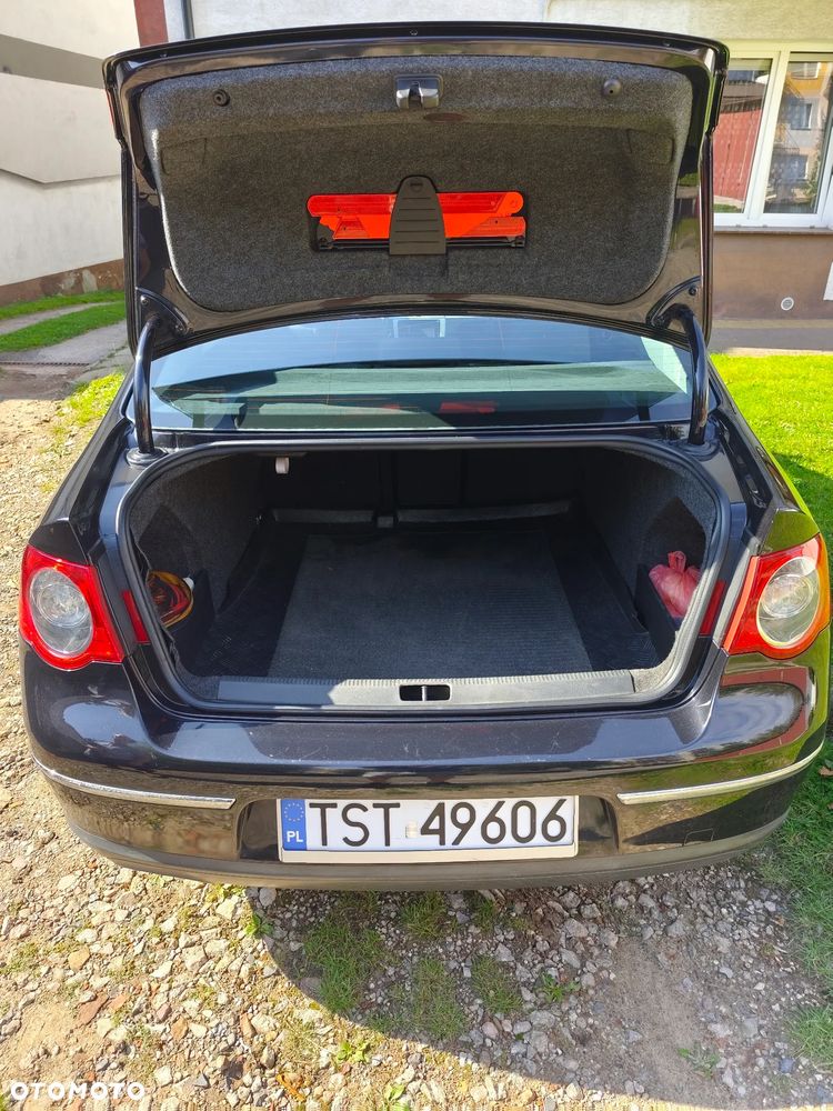 Volkswagen Passat 2.0 TDI DPF Comfortline - 8