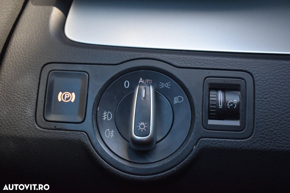 Volkswagen Passat 2.0 TDI DPF 4Motion Sportline - 32