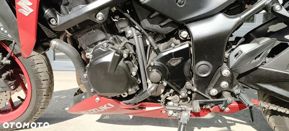 Suzuki GSX - 6