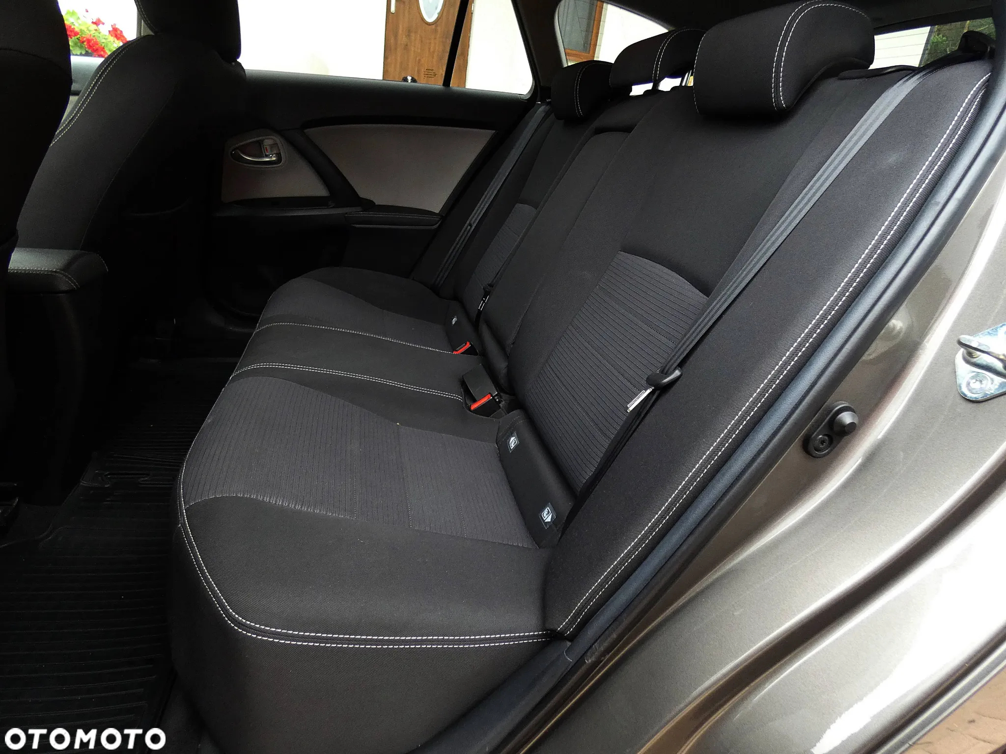 Toyota Avensis 2.0 D-4D Premium - 10