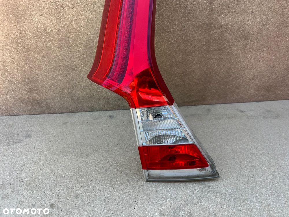 LAMPA TYLNA LEWA VOLVO V70 III LIFT - 3