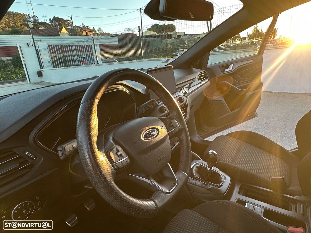 Ford Focus 1.0 EcoBoost MHEV ST-Line - 30