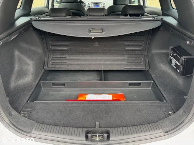 Hyundai i30 i30cw 1.6 CRDi Fifa World Cup Edition - 20