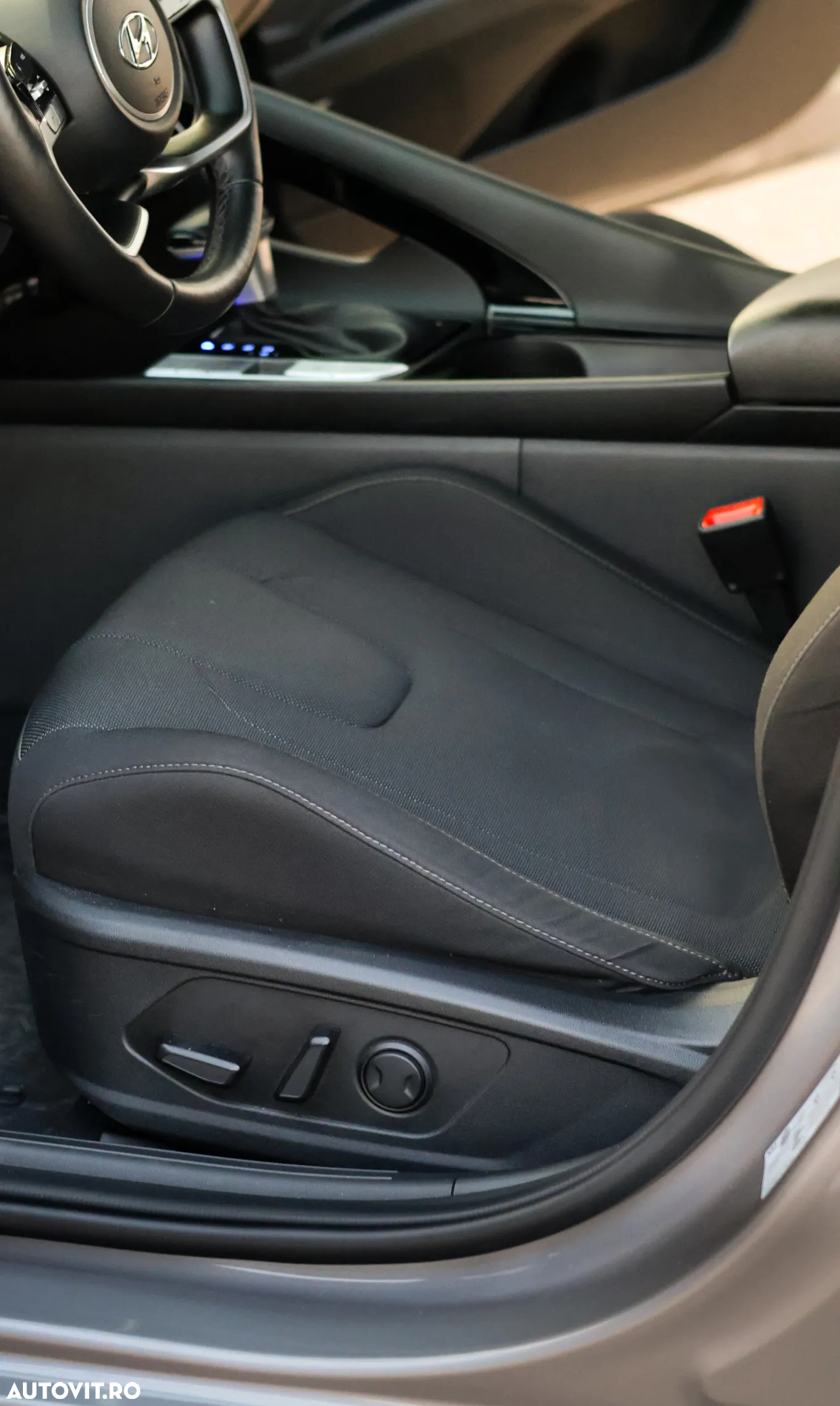 Hyundai Elantra 1.6 l 123 CP CVT Exclusive Navi - 10