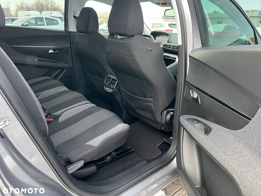 Peugeot 5008 PureTech 130 EAT6 Active - 18