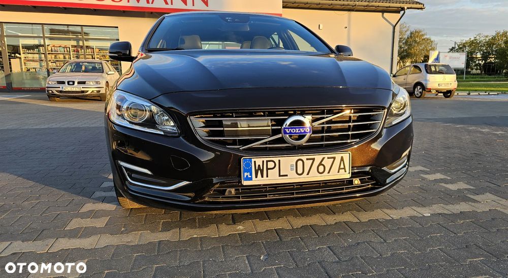 Volvo V60 ver-d6-plug--in--hybrid-awd-geartronic-summum - 3