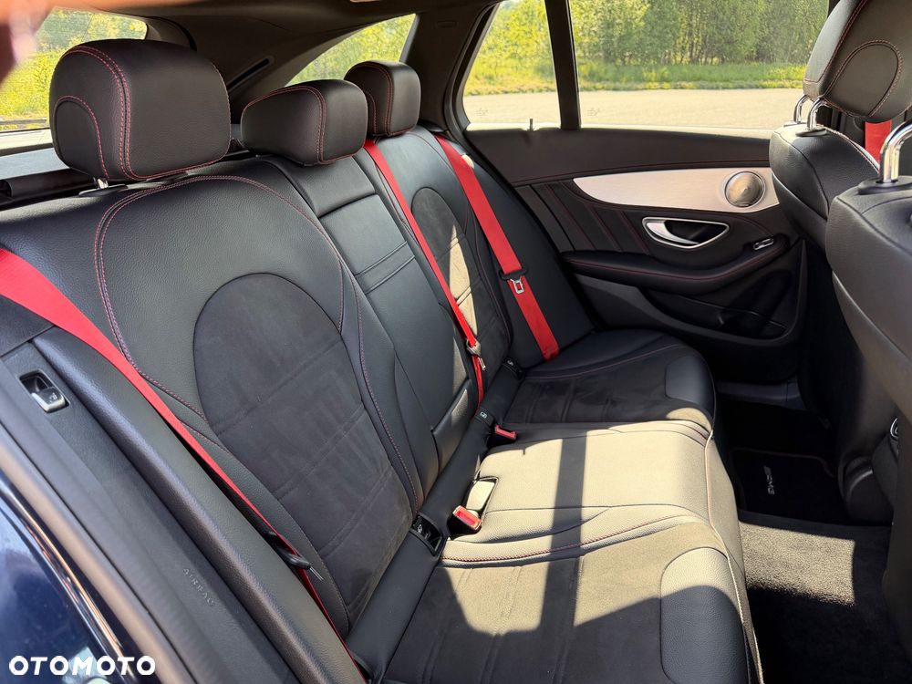 Mercedes-Benz Klasa C AMG 43 4Matic 9G-TRONIC - 23