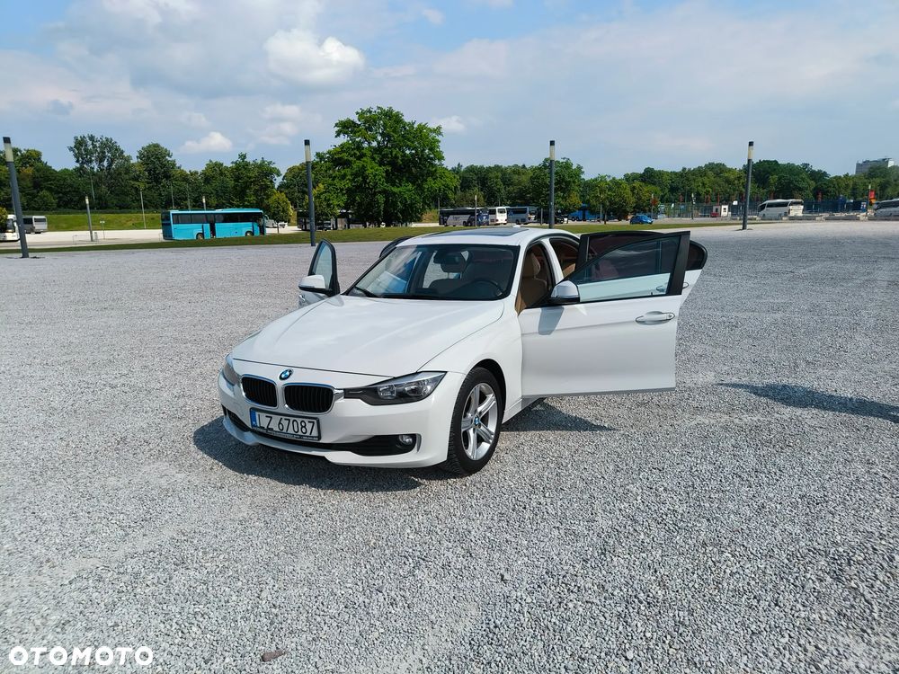 BMW Seria 3 328i xDrive - 26