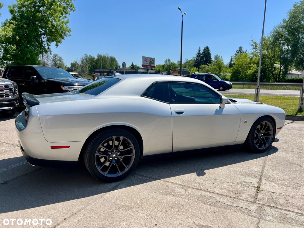 Dodge Challenger 6.4 Scat Pack - 13