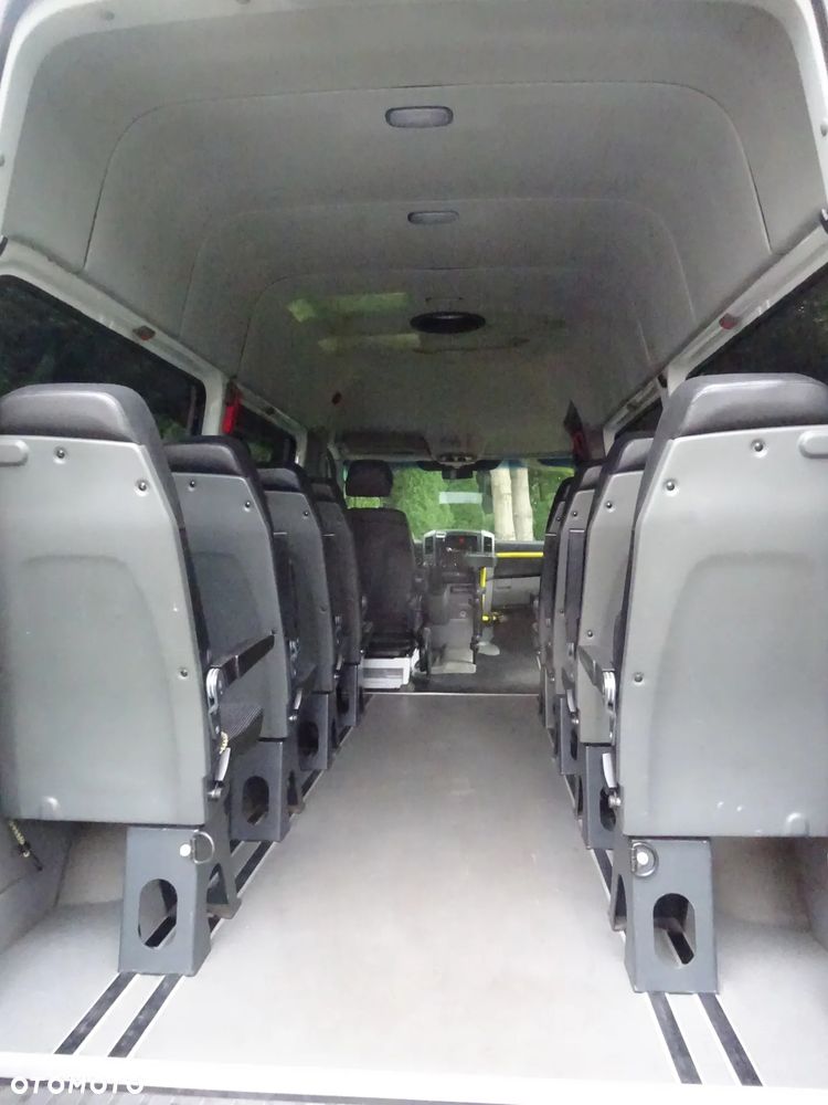 Mercedes-Benz Sprinter - 4