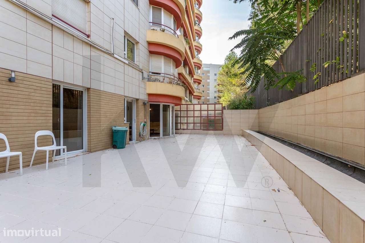 Arrendamento | Aluguer Apartamento T2 com terraço exclusivo + garagem - Grande imagem: 5/23