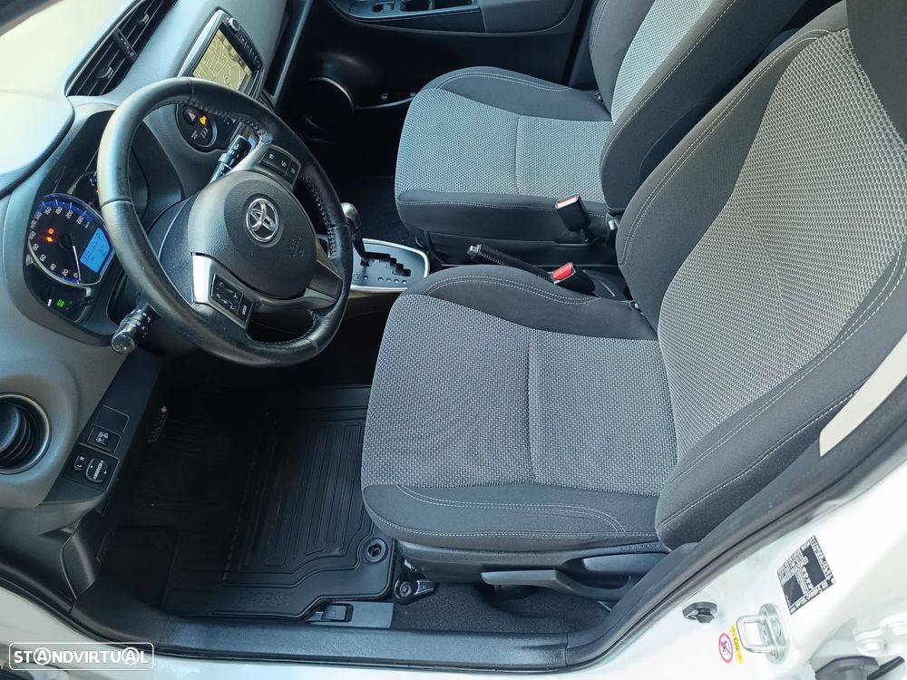 Toyota Yaris 1.5 HSD Comfort+Navi - 8