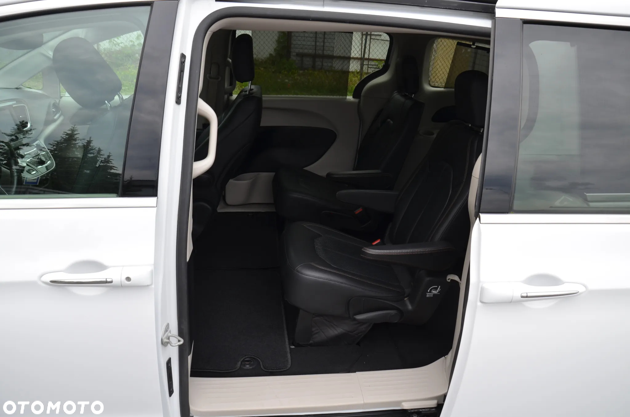 Chrysler Pacifica - 21