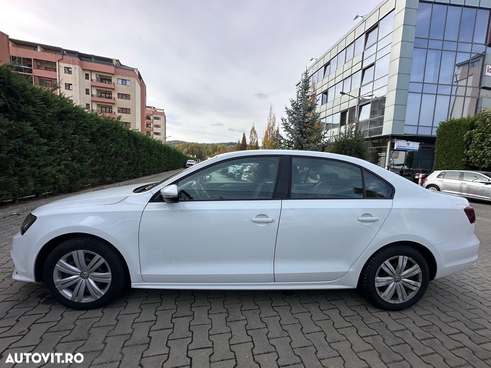 Volkswagen Jetta 2.0 TDI Trendline - 6