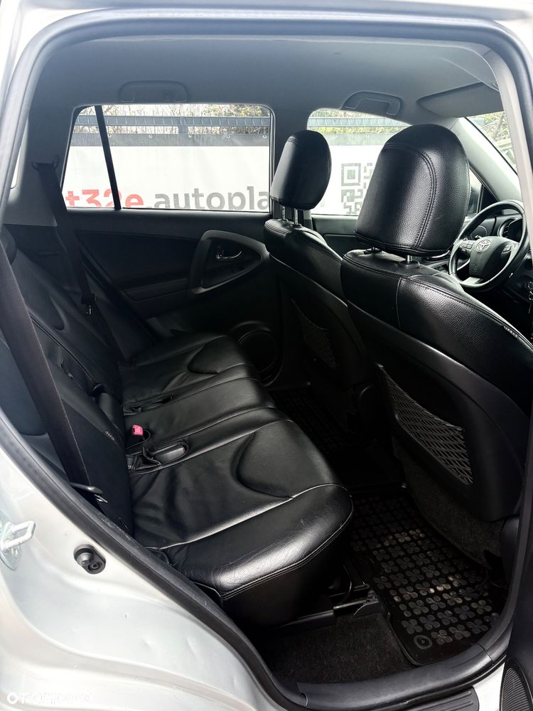 Toyota RAV4 2.2 D-4D Prestige - 23