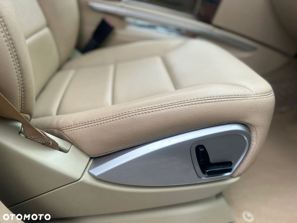 Mercedes-Benz ML 350 4-Matic - 12