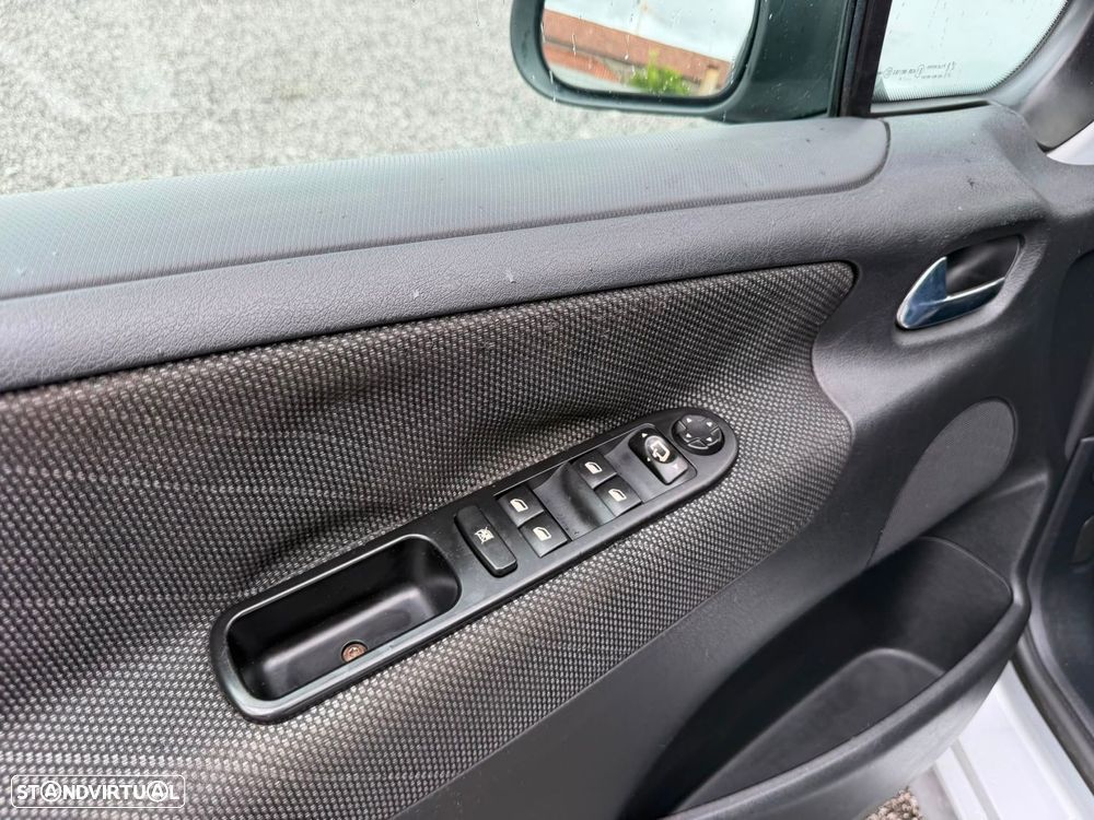 Peugeot 207 1.6 HDi Sport - 20