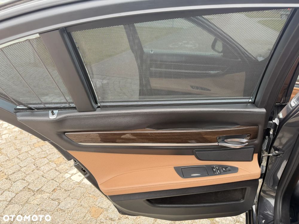 BMW Seria 7 730d - 33