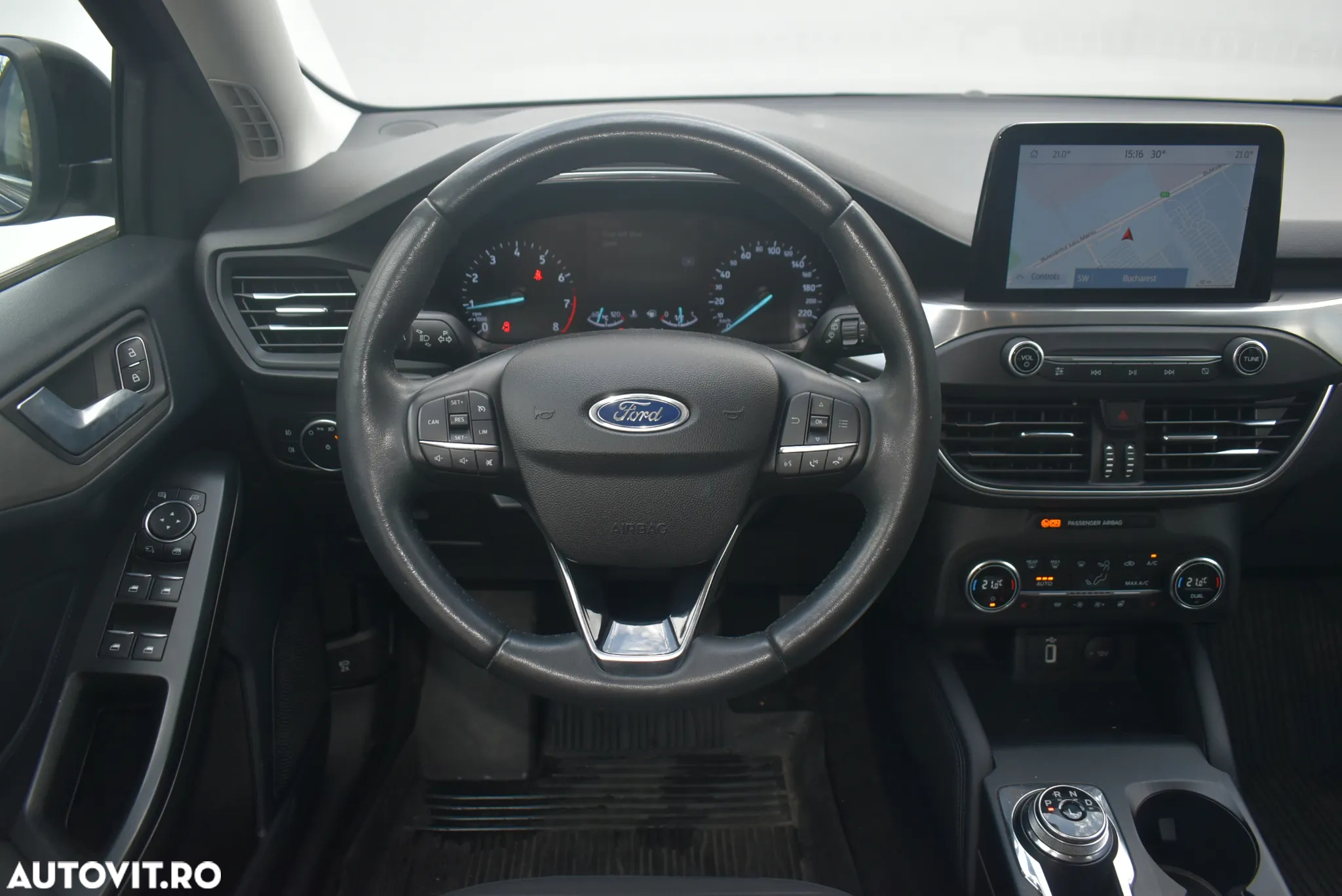 Ford Focus 1.0 EcoBoost Titanium - 24