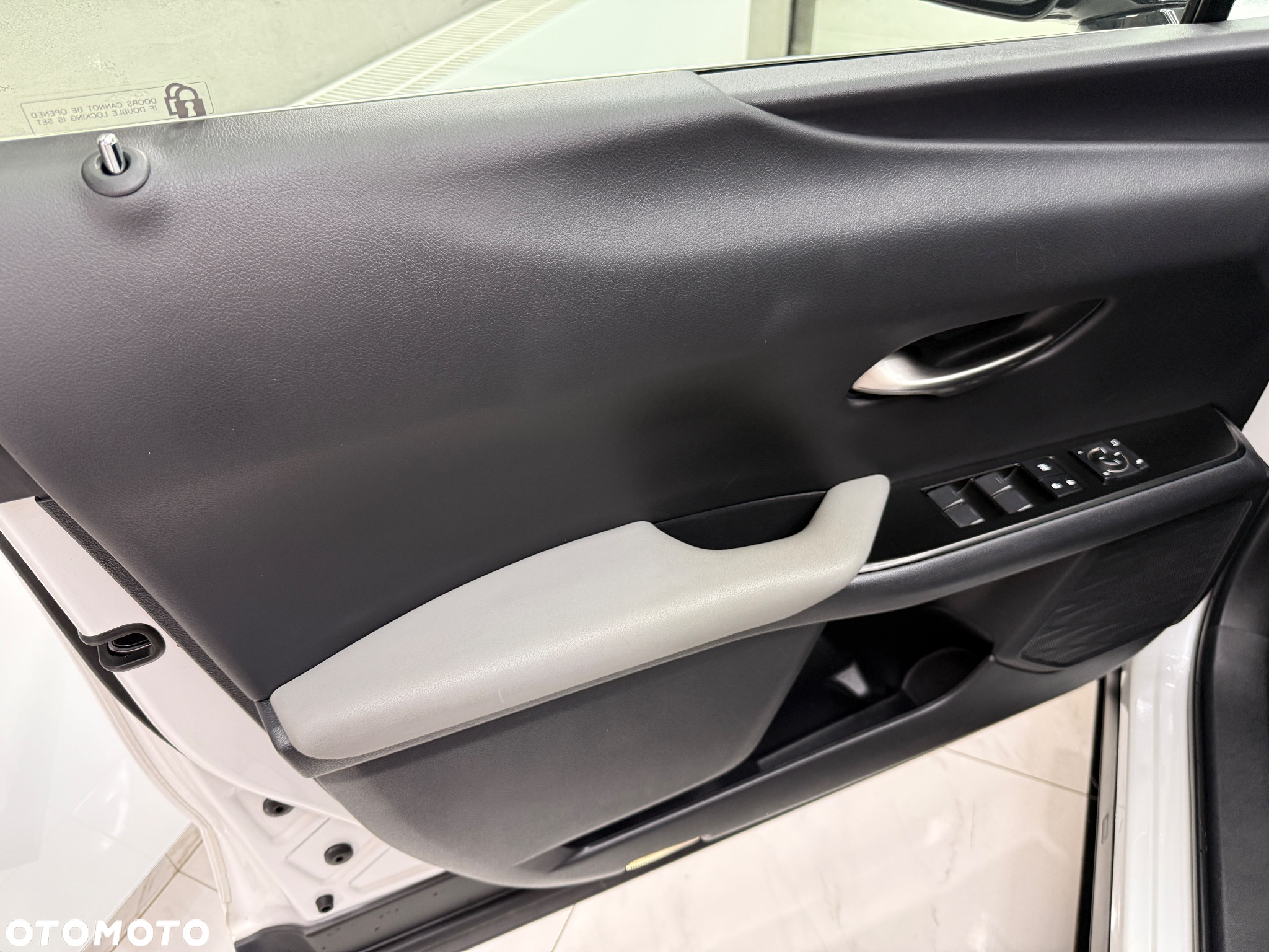 Lexus UX 250h - 13