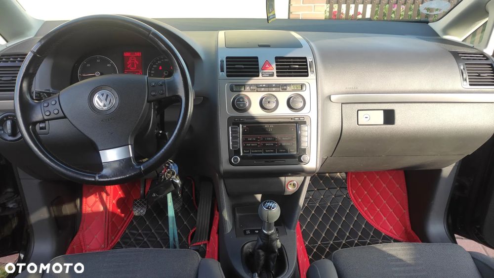 Volkswagen Touran 2.0 TDI DPF Highline - 17