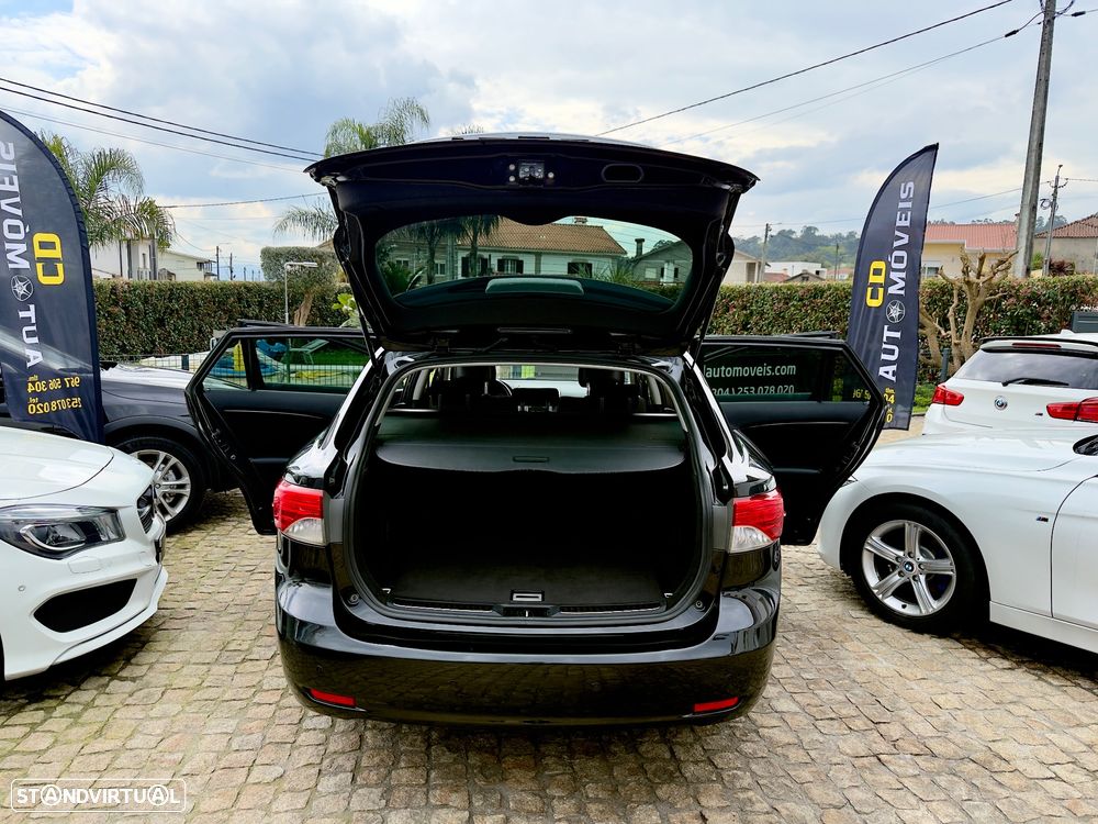 Toyota Avensis SW 2.0 D-4D Exclusive +Navi - 35