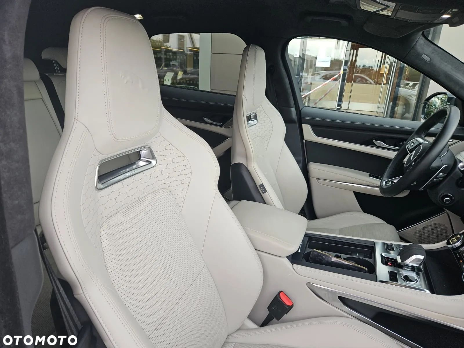 Jaguar F-Pace 2.0 P250 mHEV AWD R-Dynamic HSE - 2