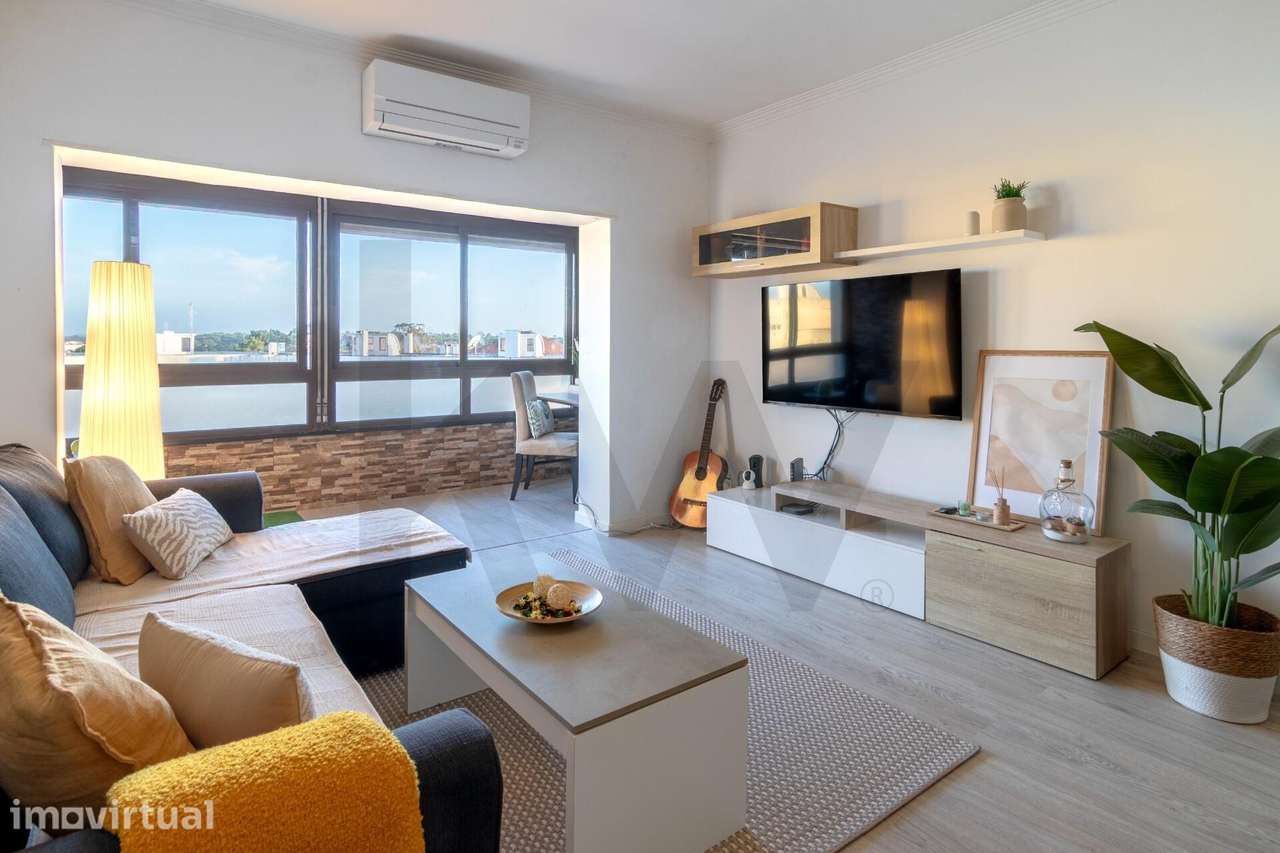 T2 remodelado com vista desafogada na Charneca da Caparica - Grande imagem: 2/32