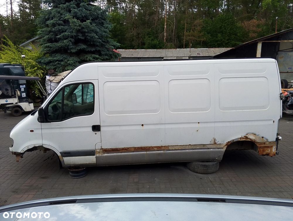 Renault Master II Przed Lift (97-03r.) 2.8 DTI R4 8V 114KM. Silnik S9W 702 (S9W702),  S9W 700 (S9W700) Skrzynia PF1 013 (PF1013),  C 118062 (C118062) lakier 389,  0389 .Cały na części. GWARANCJA !!! Przód Tył Zestaw Komplet Drzwi Klapa Zderzak Błotnik Maska Grill Atrapa Szyba Pas Lampa Lusterko Boczki Fotel Kanapa Kokpit Deska Rozdzielcza Przełącznik Włącznik Sterownik Przewody Wiązka Instalacja Moduł Komputer Czujnik Listwa Pompa Alternator Wtryski Głowica Rozrusznik Kompresor Sprzęgło Dwumas Silnik Skrzynia ABS Klimatyzacji Paliwa Wspomagania Kolektor Turbina Przepustnica Zawór Chłodnica Koło Hak Belka Sanki Zawieszenie Mcpherson Półoś Amortyzator Wydech Tłumik Zacisk Most - 3