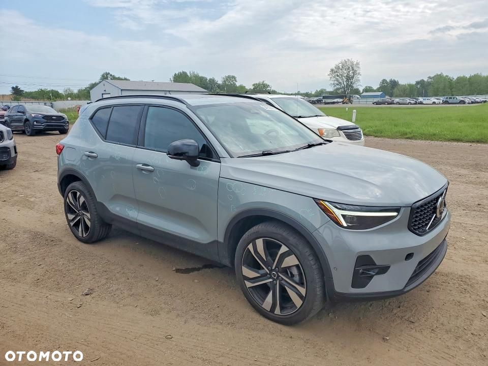 Volvo XC 40 B5 AWD Ultimate Bright - 4