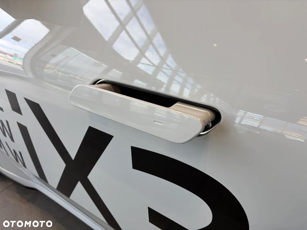 BMW iX3 - 12