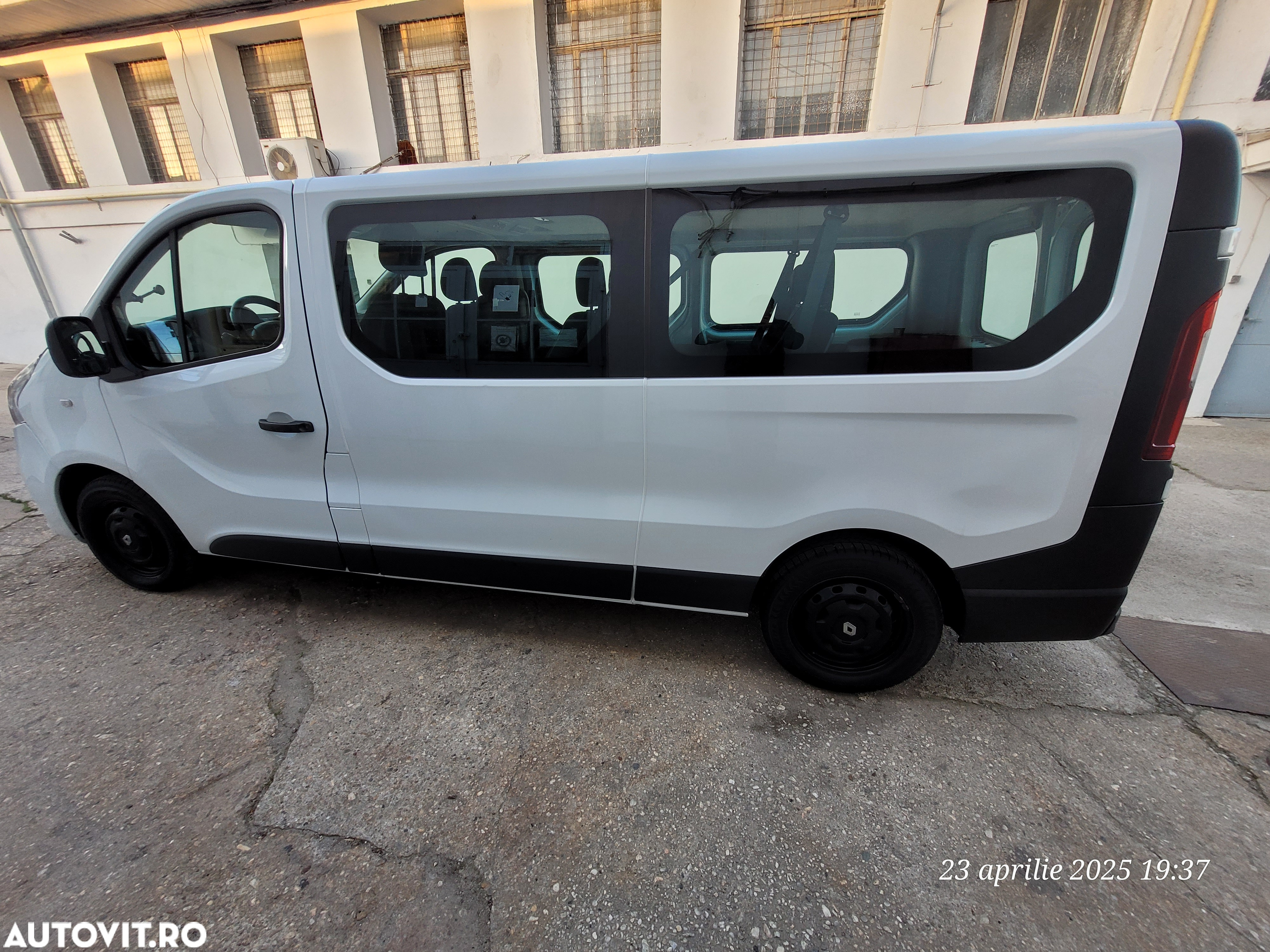 Renault Trafic Combi L2H1 1.6 dCi TT 145 7+1 Expression Plus - 5