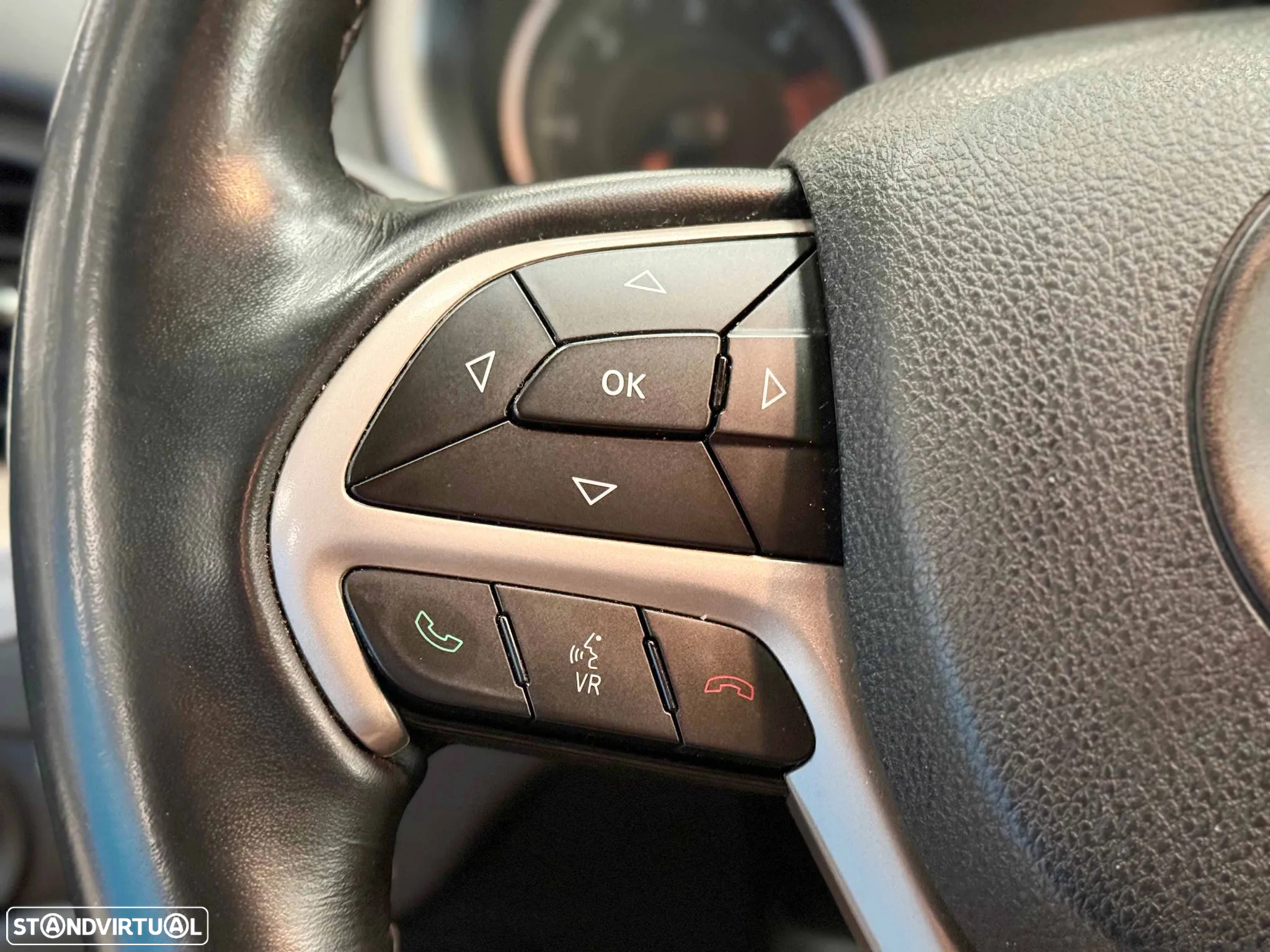 Jeep Grand Cherokee - 24
