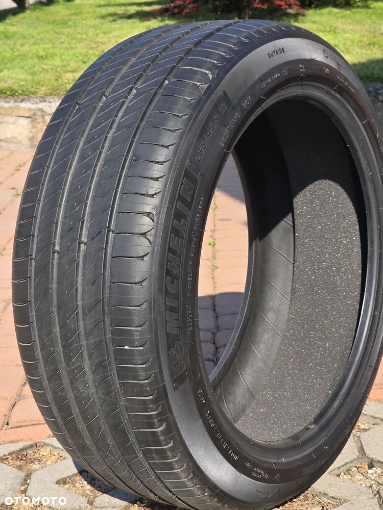 Opony Michelin e-primacy 235/45R18 do Tesla 3 - 1