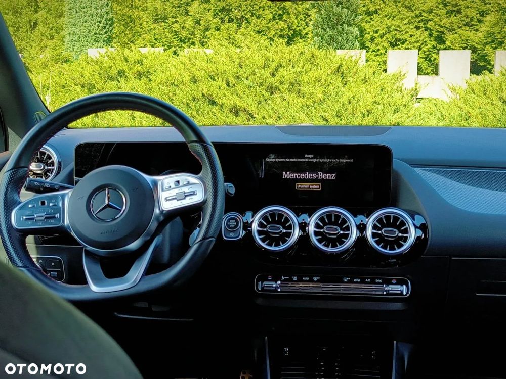 Mercedes-Benz GLA - 11