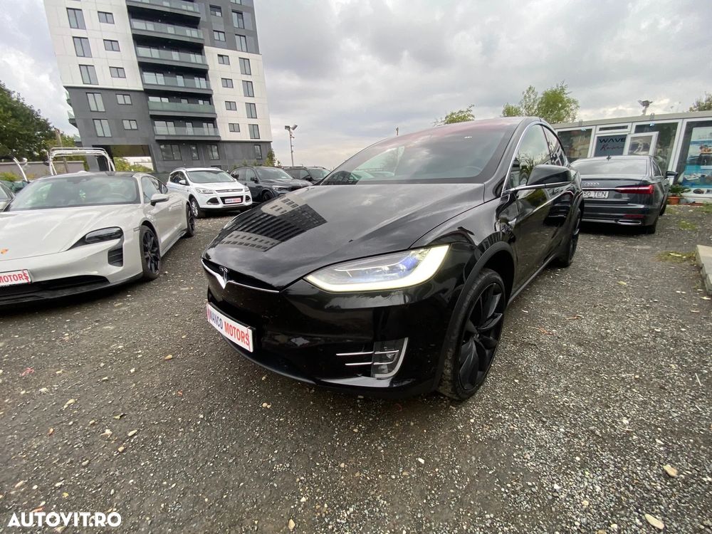 Tesla Model X - 1
