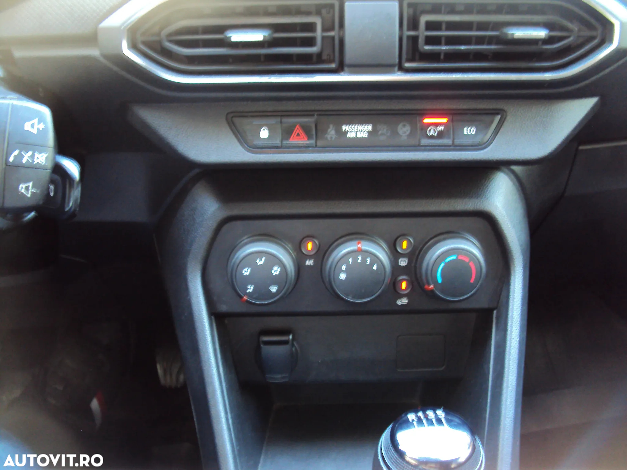 Dacia Logan TCe 90 Essential - 10