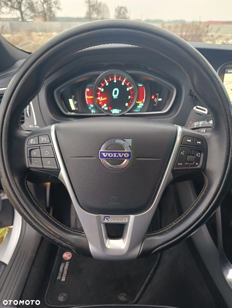 Volvo V40 T3 R Design - 30