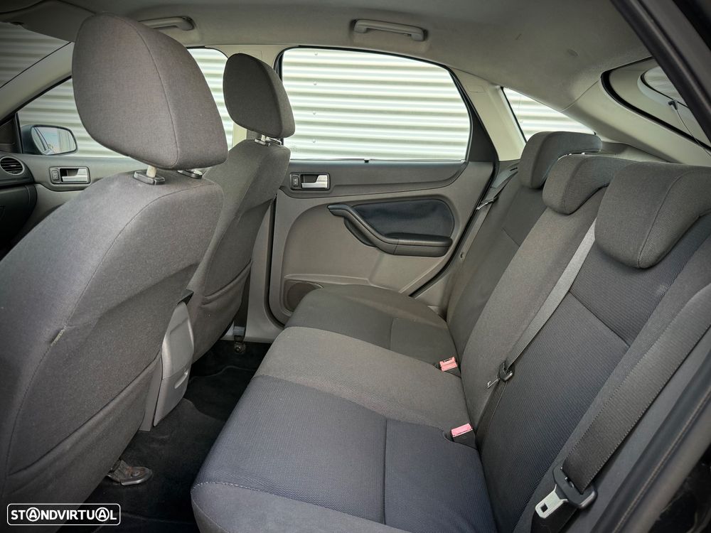 Ford Focus 1.4 16V Sport - 10