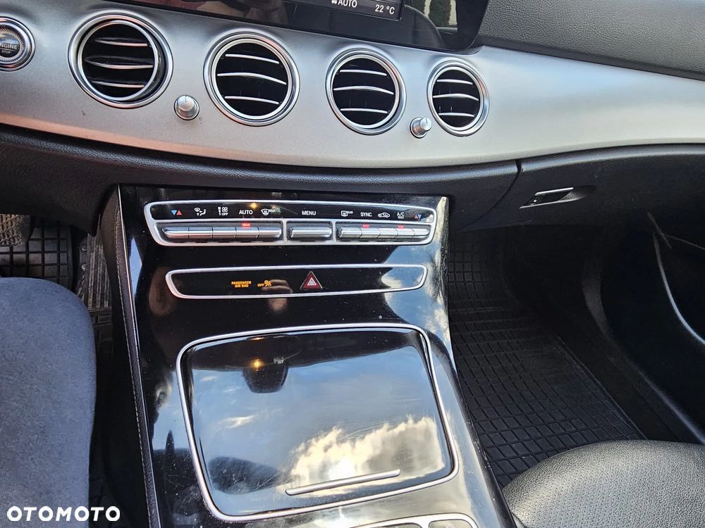 Mercedes-Benz Klasa E 200 d 9G-TRONIC - 24