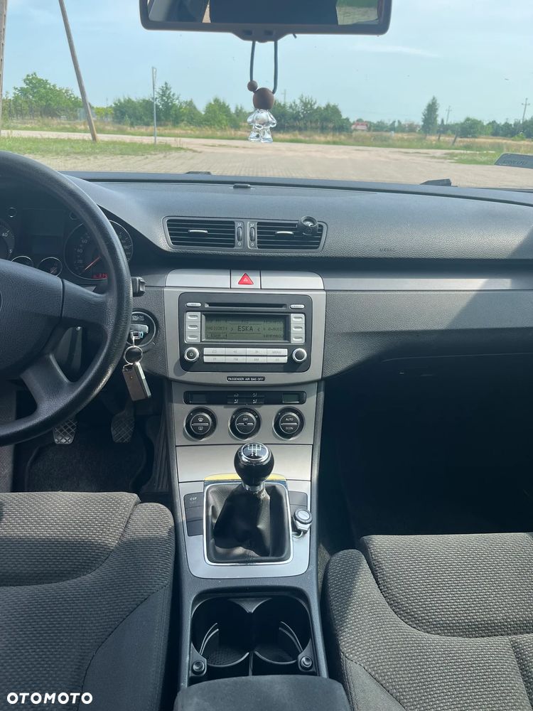 Volkswagen Passat 1.9 TDI Comfortline - 22