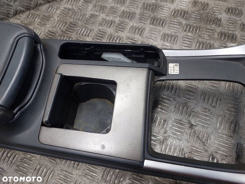 TUNEL ŚRODKOWY PODŁOKIETNIK LEXUS IS II UK - 4