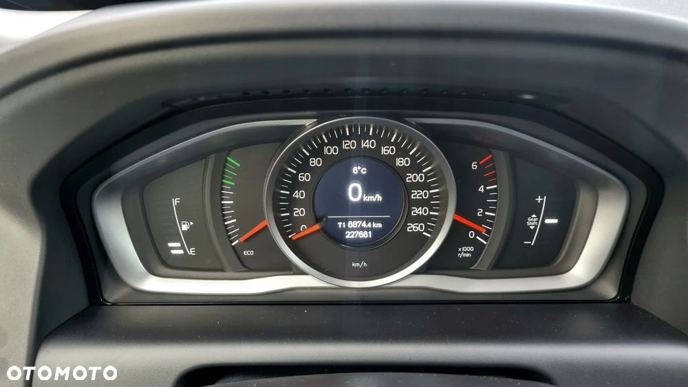 Volvo XC 60 D3 Momentum - 24