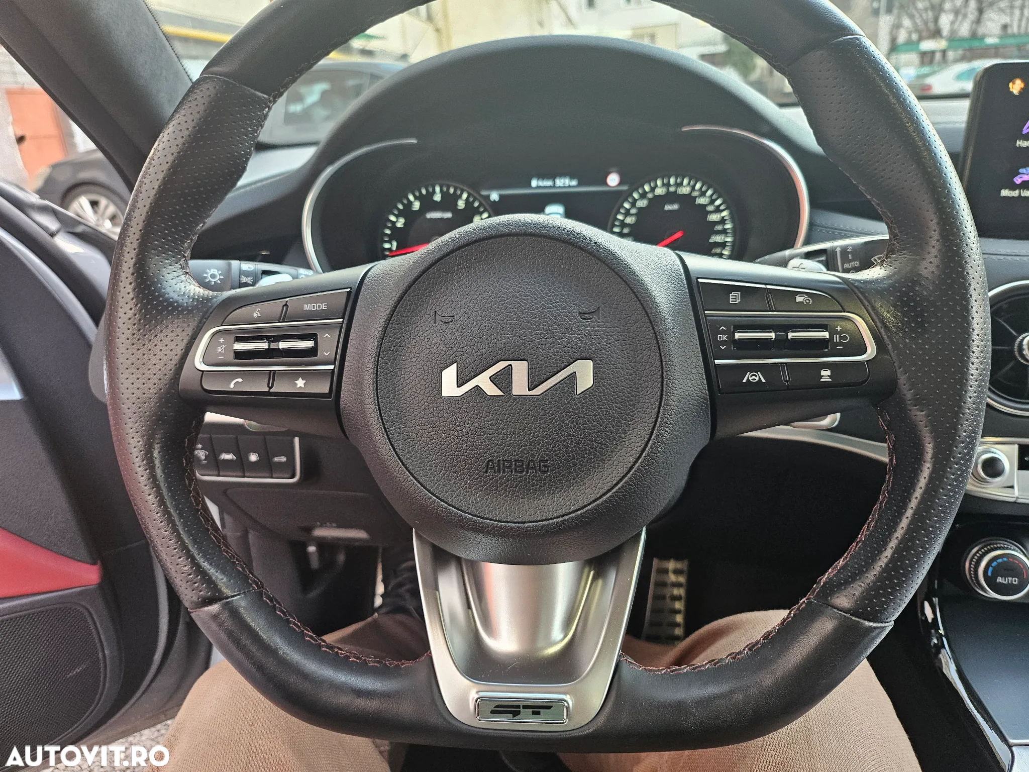 Kia Stinger 3.3 T-GDI 8AT AWD GT - 9