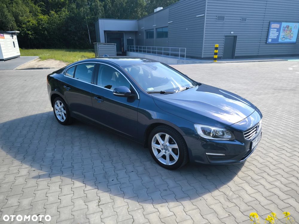 Volvo S60 T3 Momentum - 1