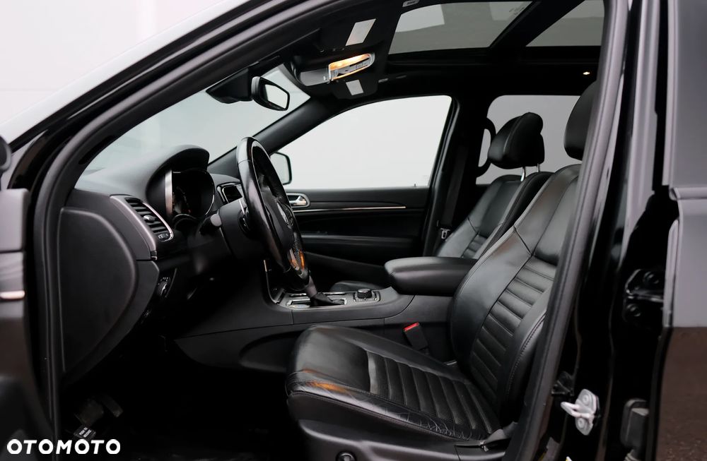 Jeep Grand Cherokee - 24