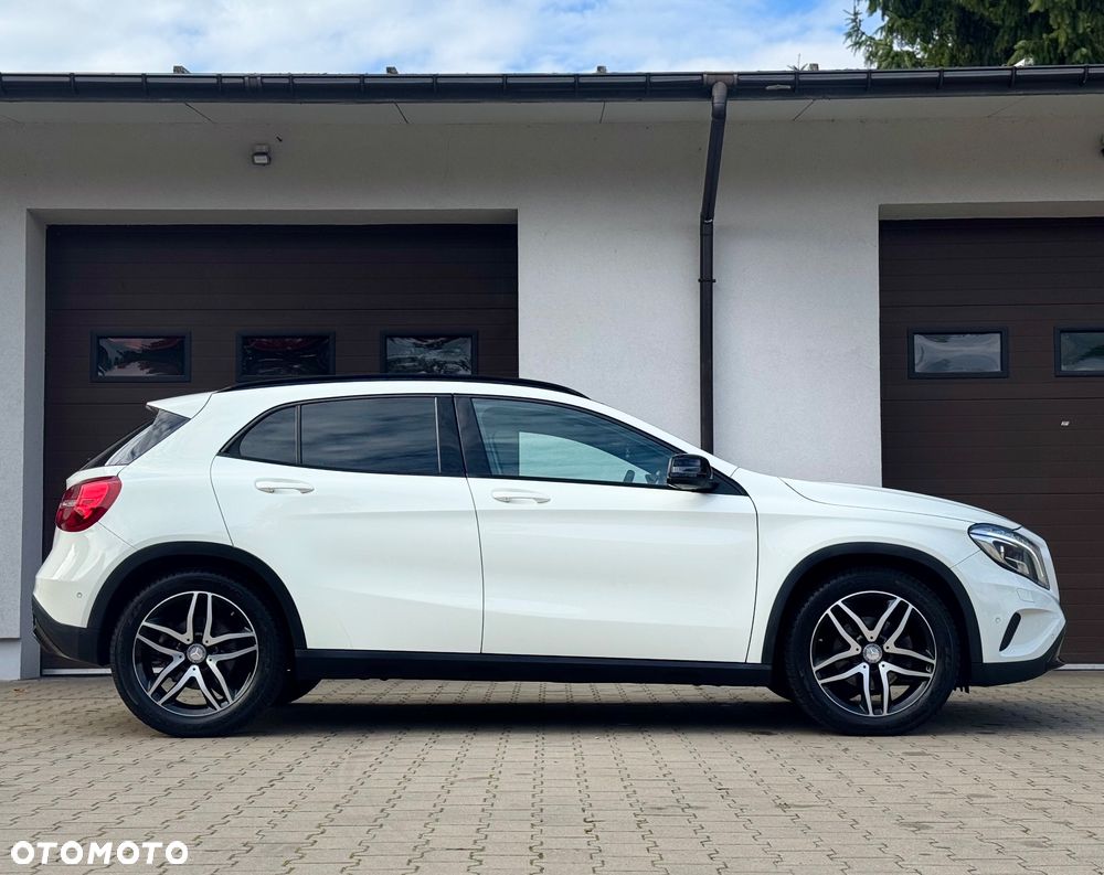 Mercedes-Benz GLA 200 7G-DCT Urban - 10