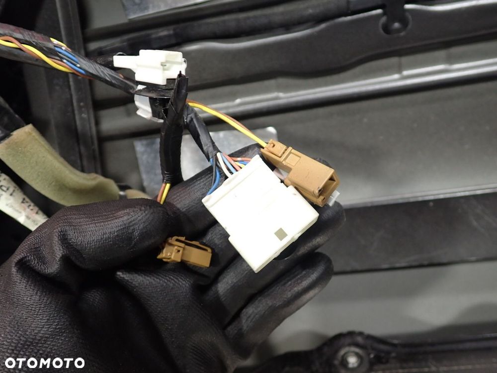 DRZWI PRAWY PRZÓD INFINITI M37X KOL:GAC - 30