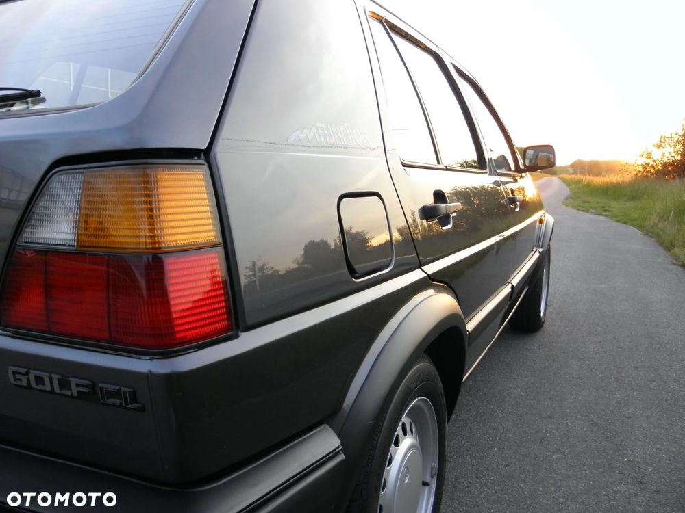 Volkswagen Golf 1.6 CL - 25