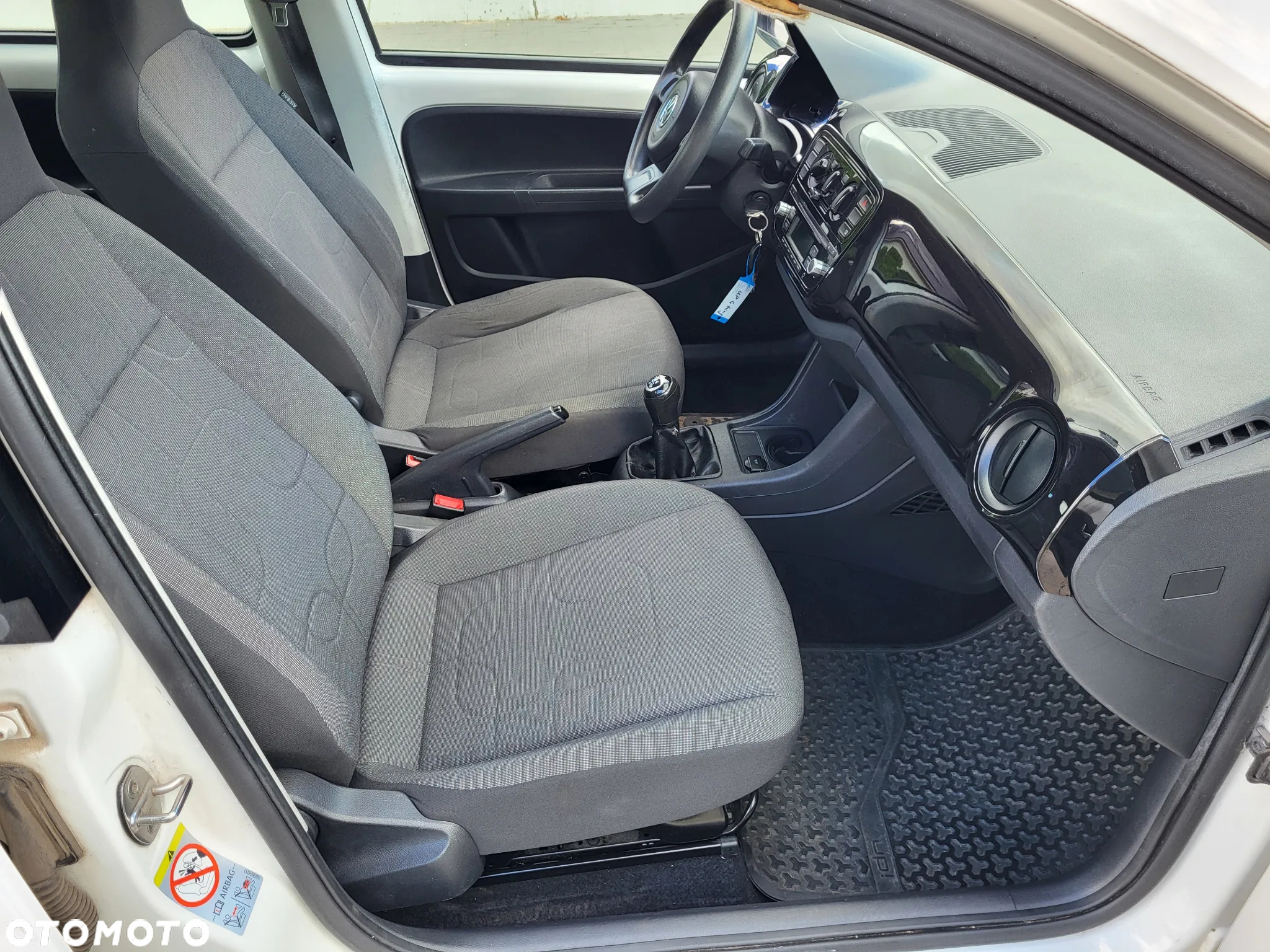 Volkswagen up! move - 13